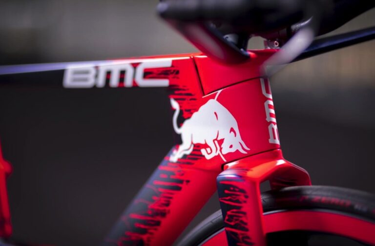ツール優勝　PINARELLO PARIS シマノ11速 ツール優勝 PINARELLO PARIS シマノ11速